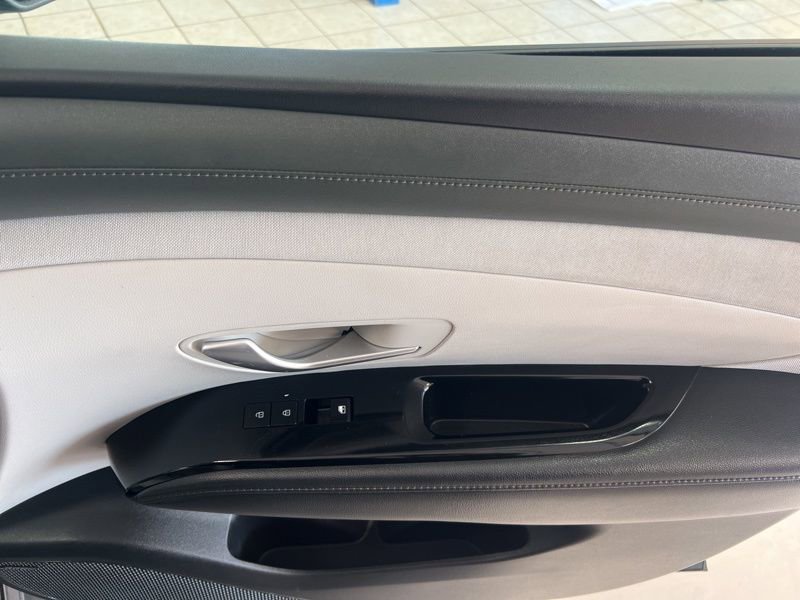 Used 2025 Hyundai Tucson Limited AWD/4WD image 15