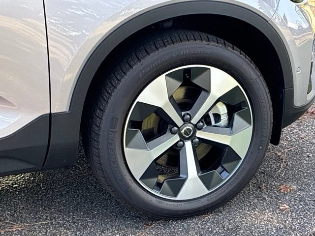 New 2026 Volvo XC40 B5 Plus w/ Protection Package Premier AWD/4WD image 17