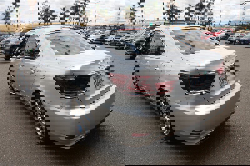 Used 2013 Lexus LS 460 w/ Comfort Pkg image 3