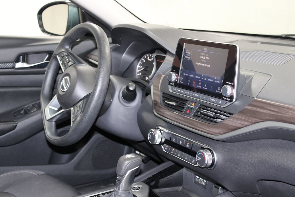 Used 2024 Nissan Altima 2.5 SV FWD image 27