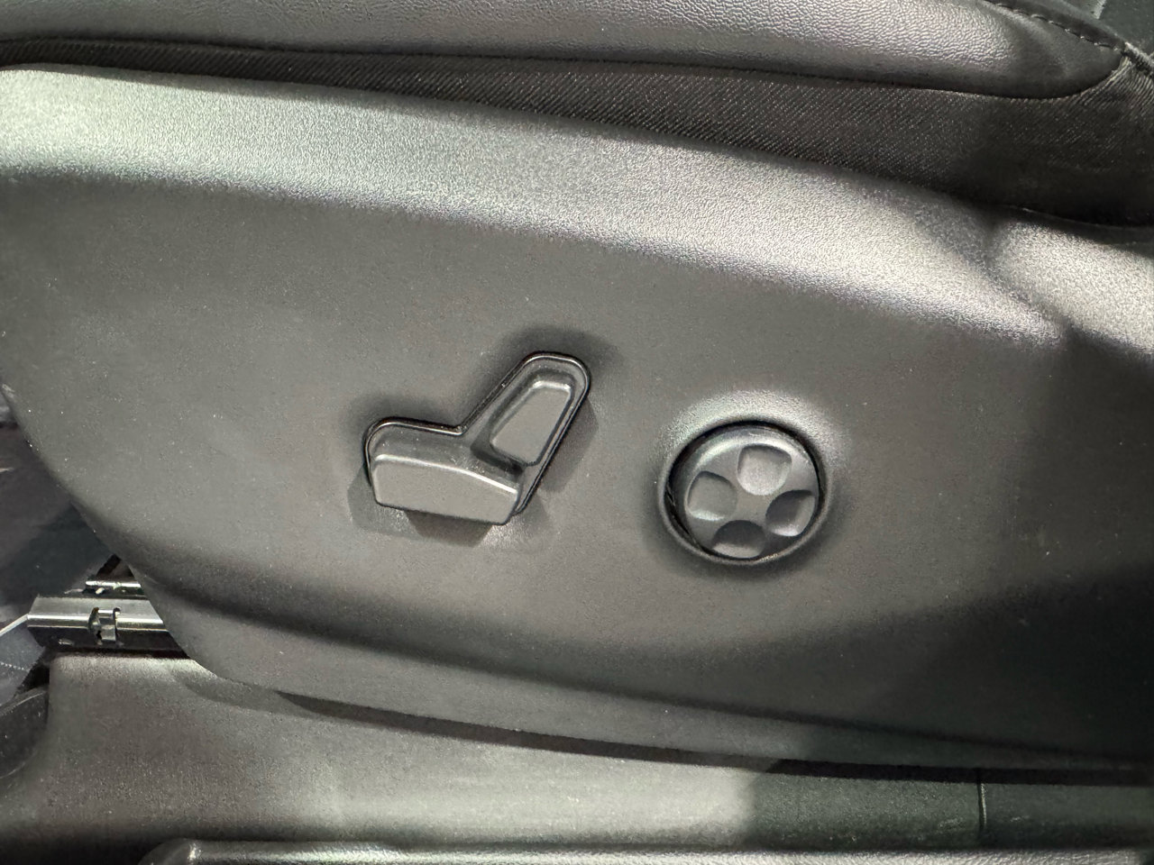 Used 2025 Chrysler Pacifica Select image 11