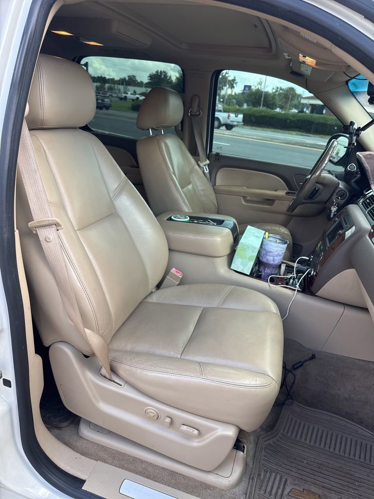 Used 2010 Chevrolet Avalanche LTZ RWD image 18