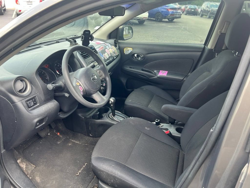 Used 2013 Nissan Versa SV FWD image 2