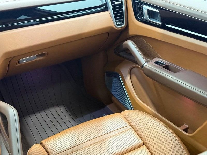 Certified 2021 Porsche Cayenne E-Hybrid AWD/4WD image 18
