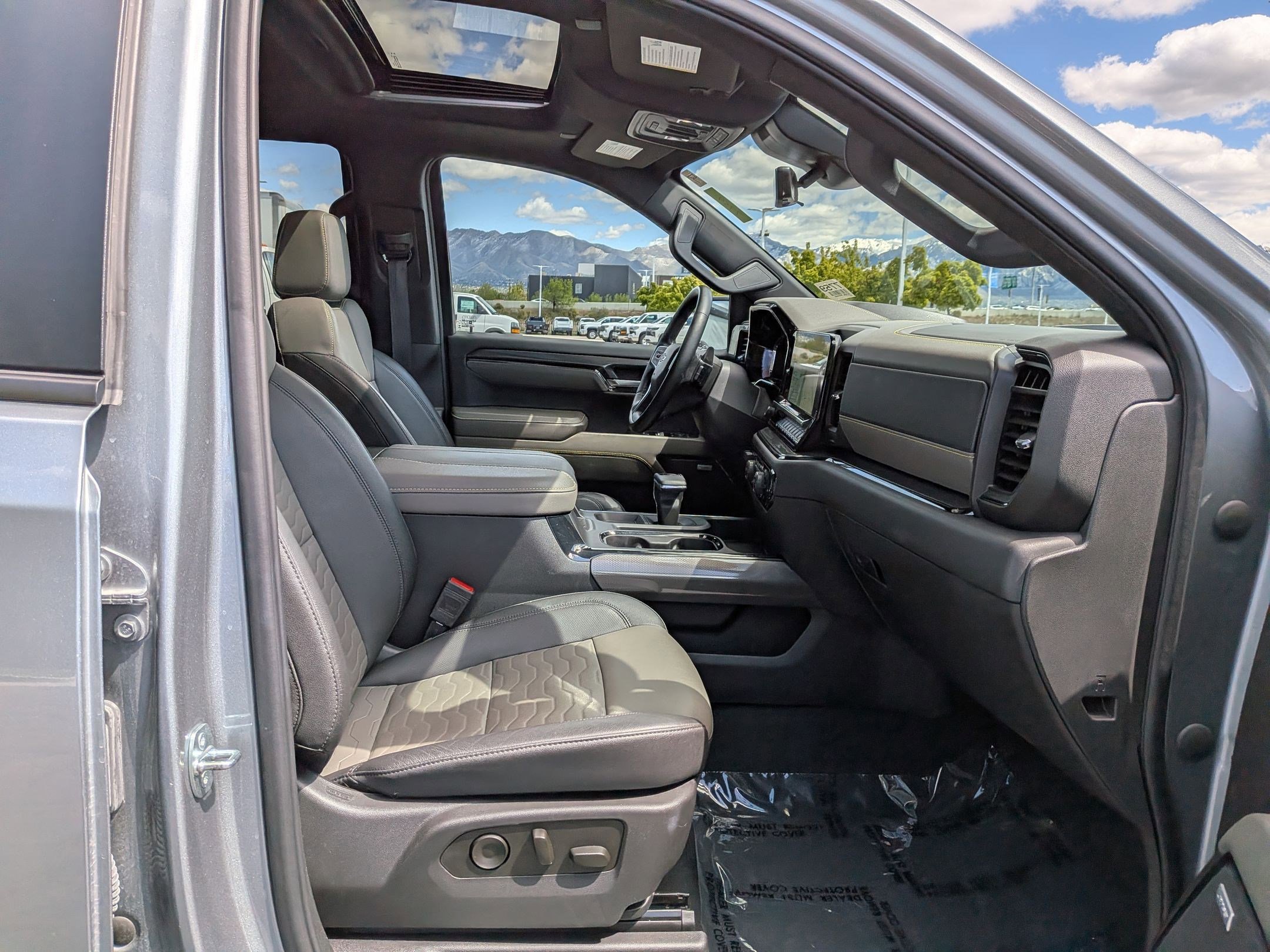 Used 2023 Chevrolet Silverado 1500 ZR2 w/ Technology Package AWD/4WD image 30