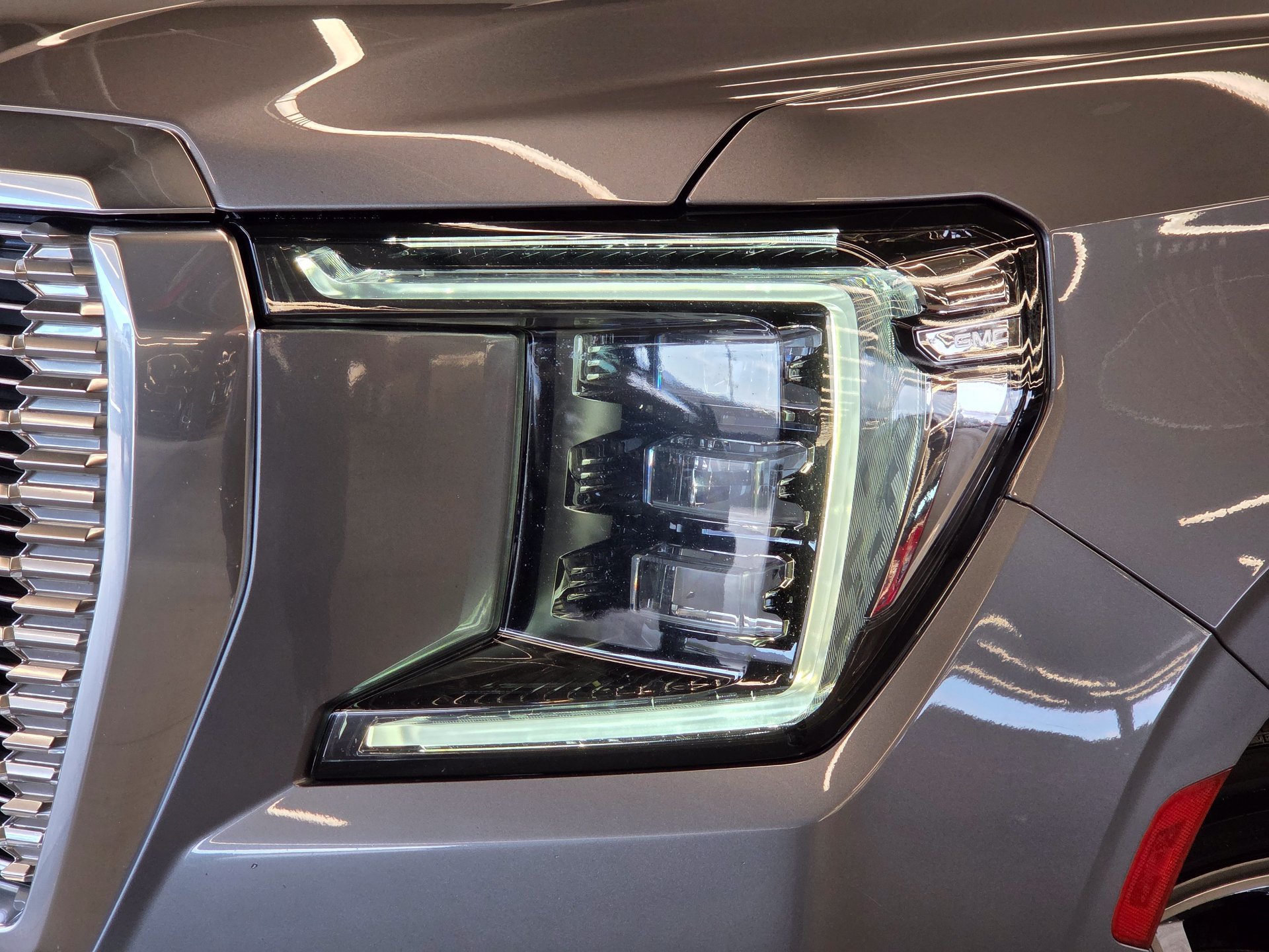 Used 2021 GMC Yukon Denali w/ Denali Premium Package AWD/4WD image 30