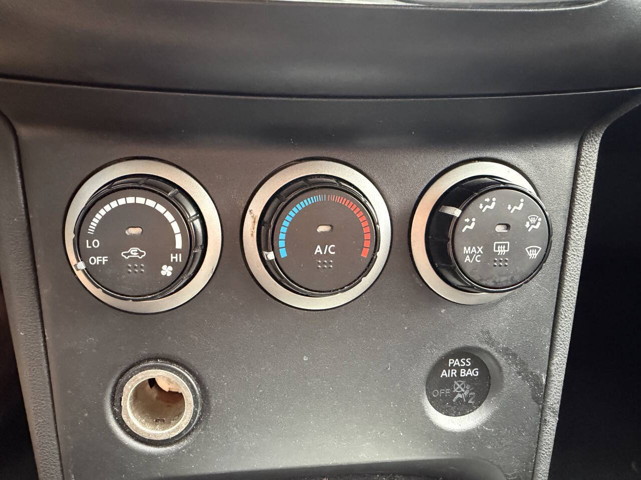 Used 2012 Nissan Rogue SV AWD/4WD image 15