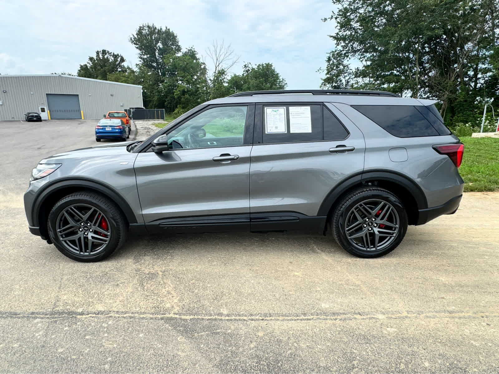 Used 2025 Ford Explorer ST-Line w/ ST-Line Street Pack AWD/4WD image 11