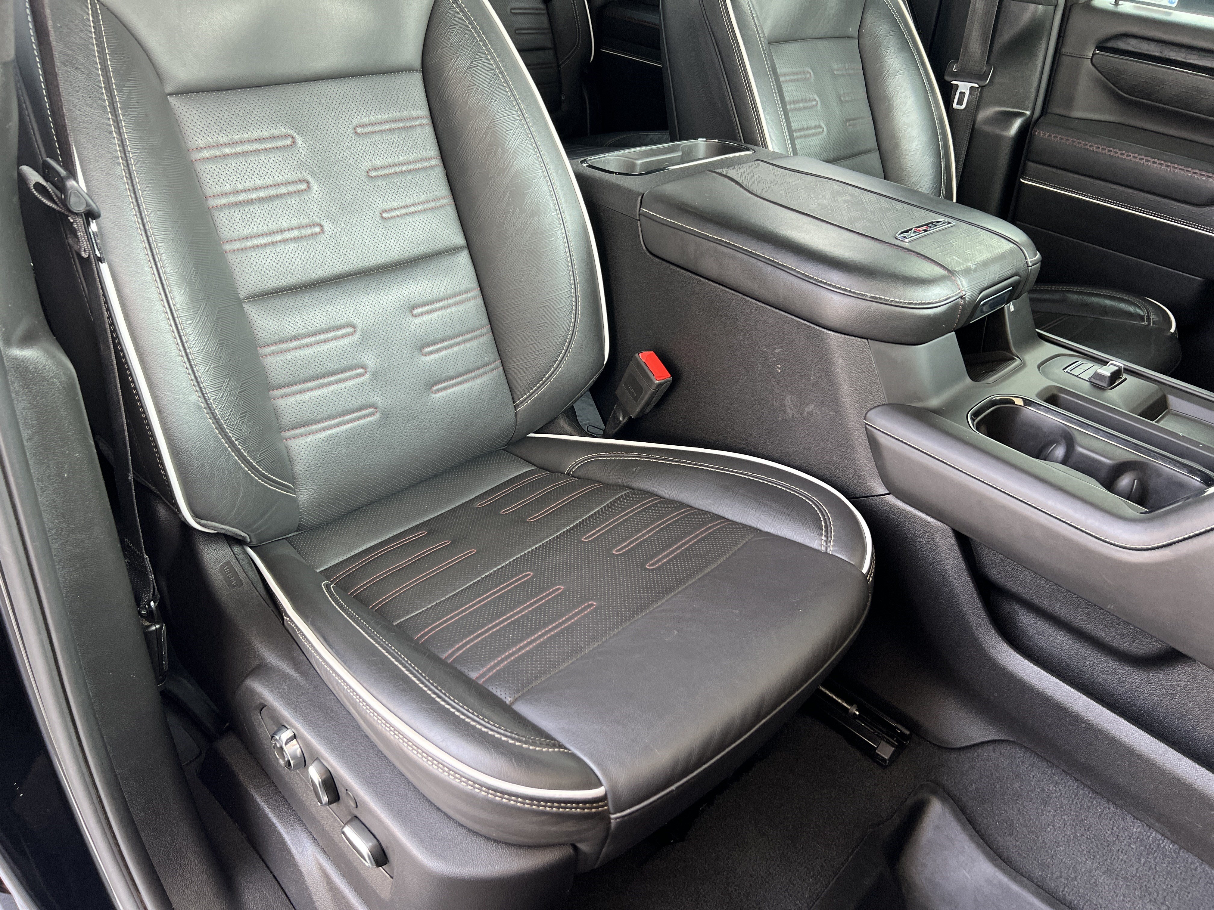 Used 2024 GMC Sierra 2500 AT4X AWD/4WD image 24