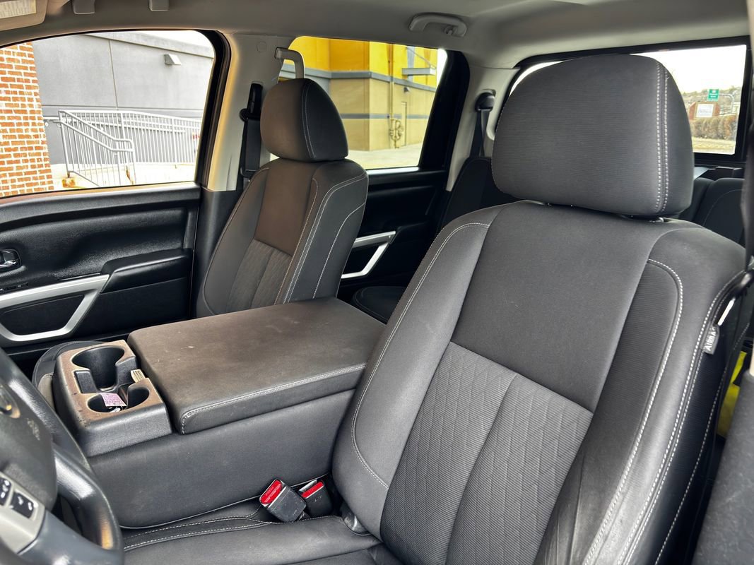 Used 2019 Nissan Titan SV image 33