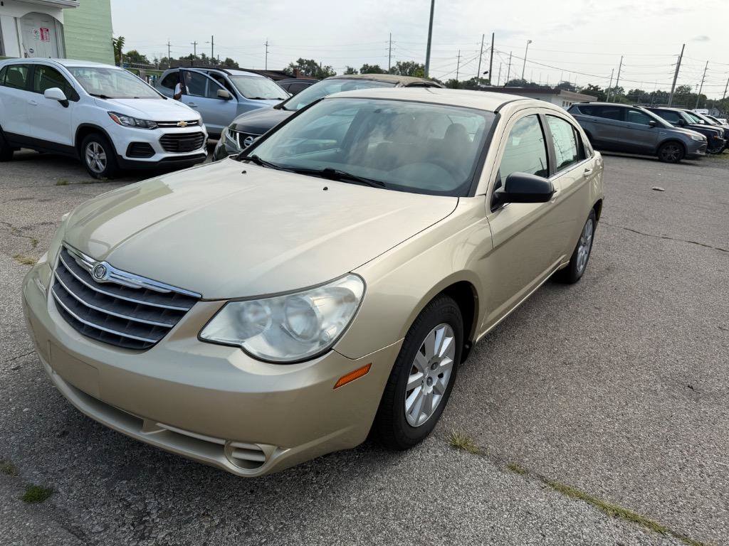 Used 2010 Chrysler Sebring Touring FWD image 1