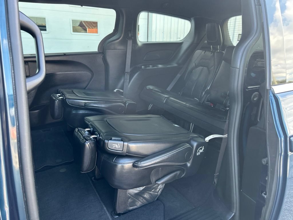 Used 2025 Chrysler Pacifica Select FWD image 37