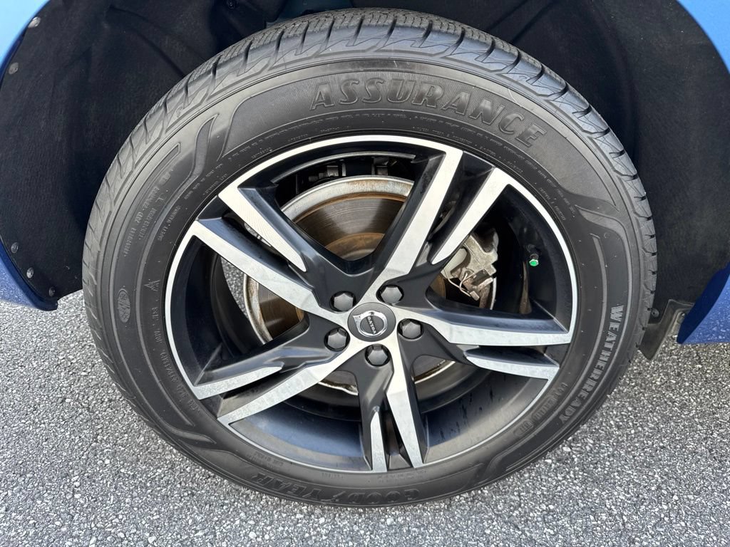 Used 2018 Volvo XC60 T6 R-Design w/ Convenience Package AWD/4WD image 9