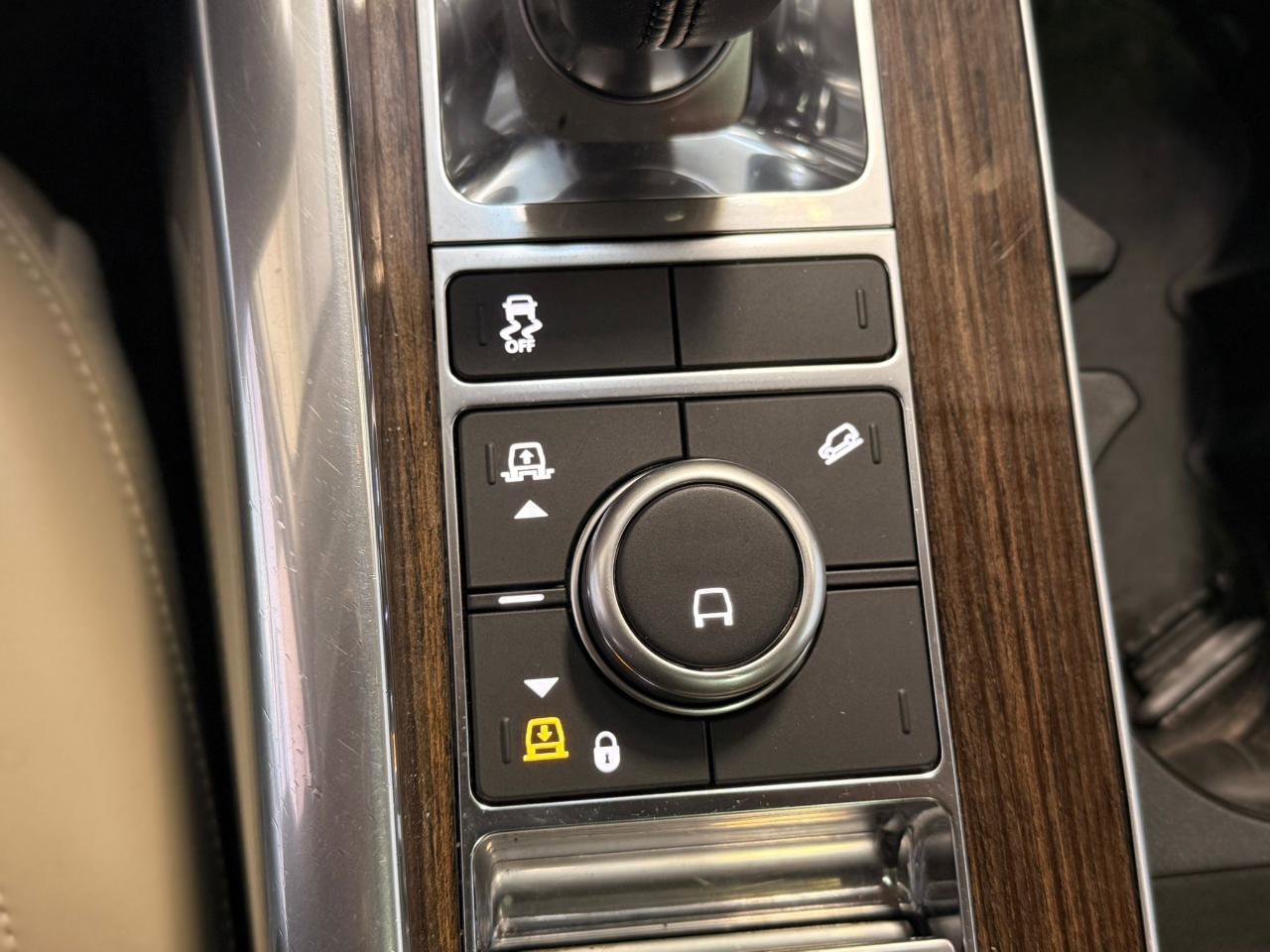 Used 2018 Land Rover Range Rover Sport HSE AWD/4WD image 40