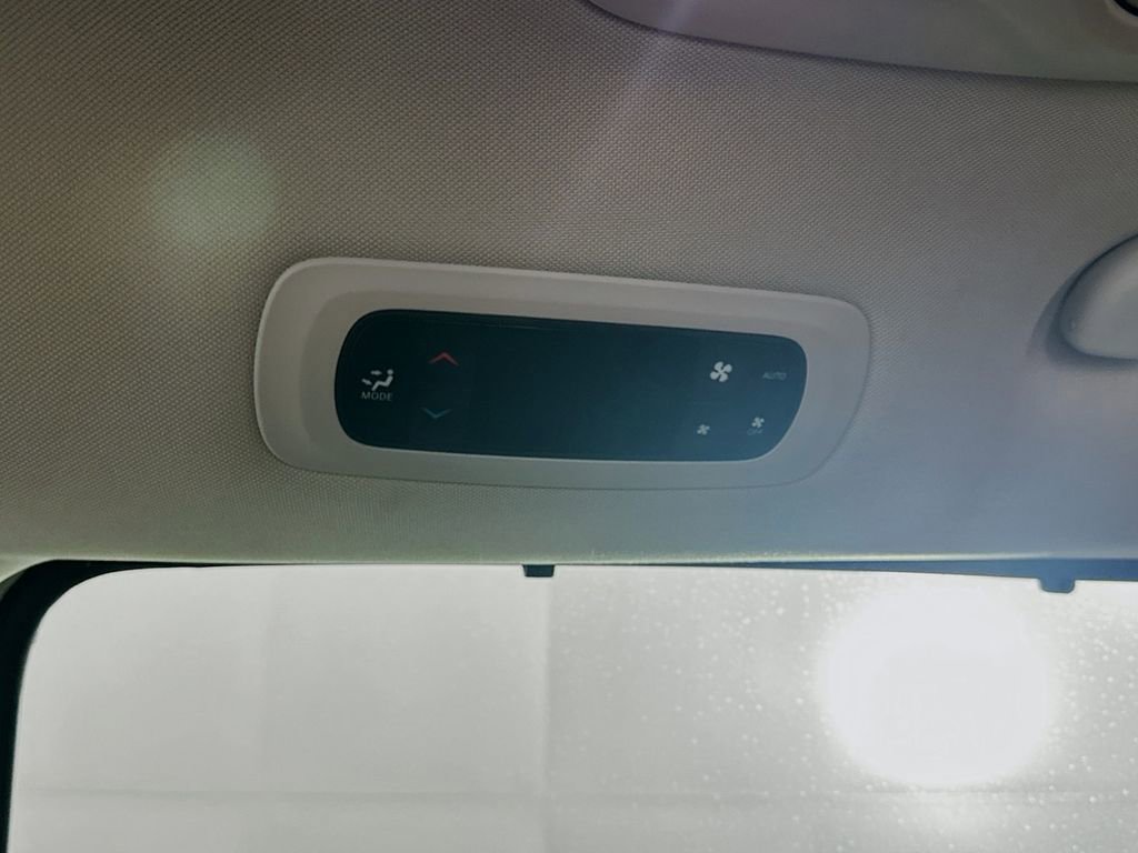 Used 2023 Chrysler Pacifica Touring-L image 32