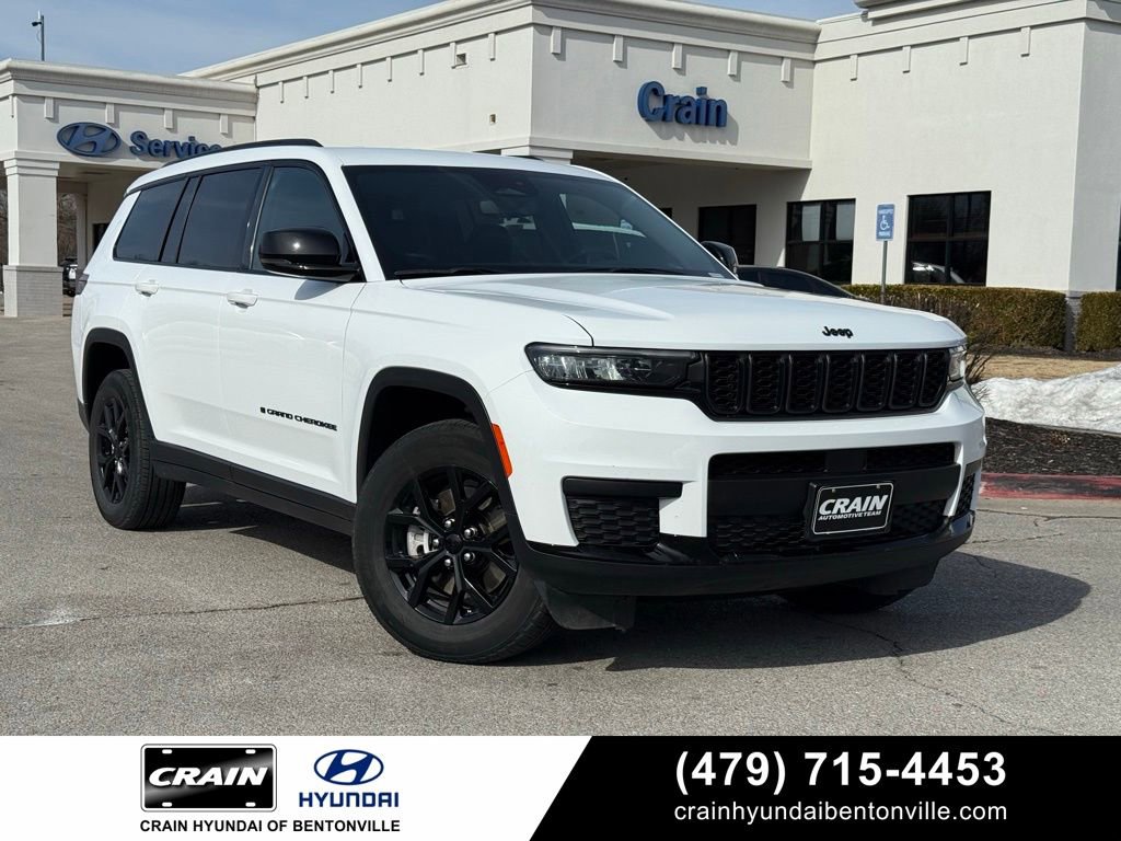 Used 2024 Jeep Grand Cherokee L Laredo image 1