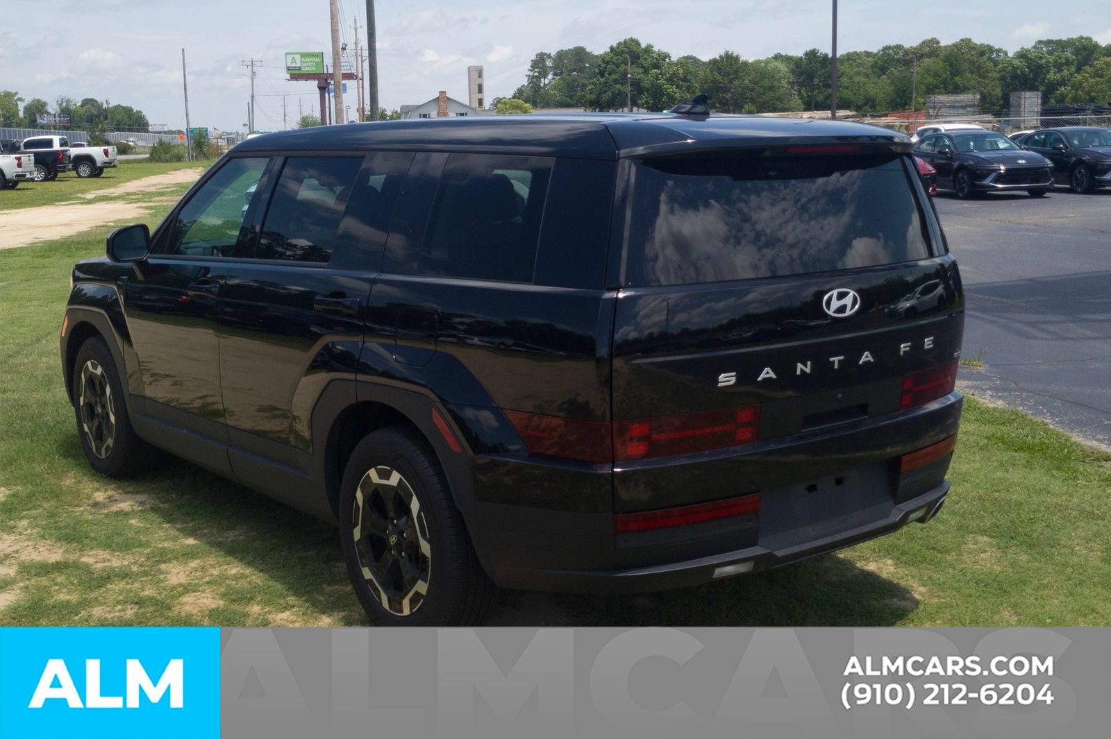 Used 2024 Hyundai Santa Fe SE AWD/4WD image 11