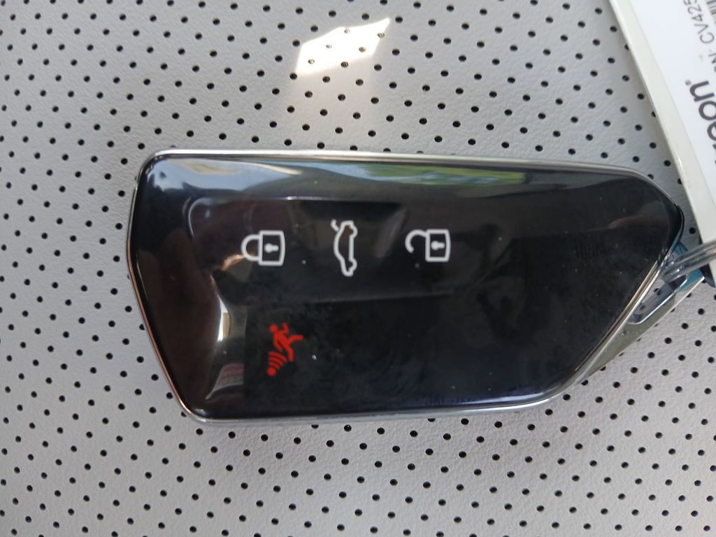 Used 2025 Volkswagen Tiguan SE image 28