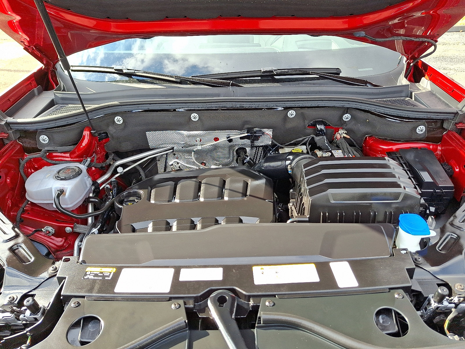 Used 2025 Volkswagen Atlas Cross Sport SEL Premium R-Line image 28