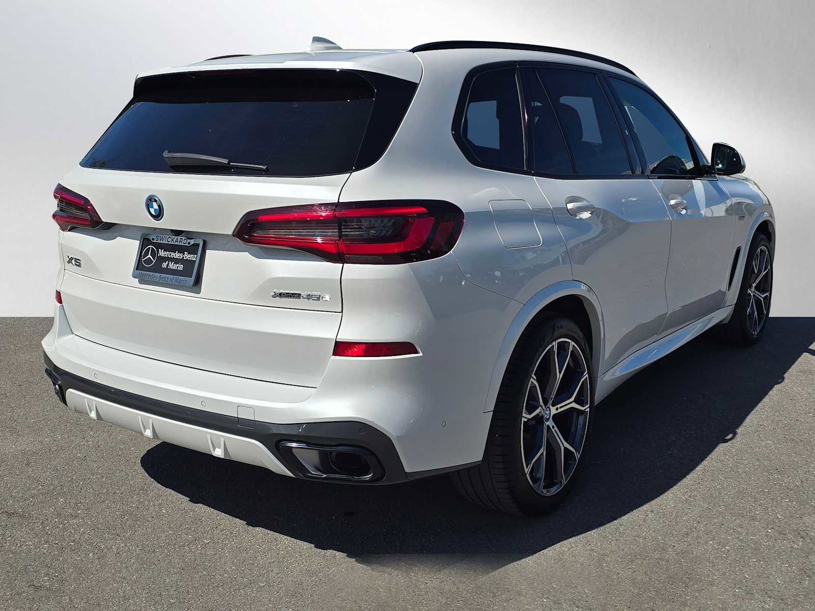 Used 2023 BMW X5 xDrive45e w/ M Sport Package image 3