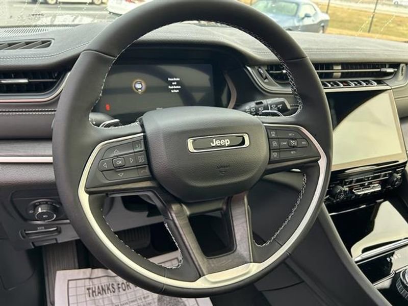 New 2025 Jeep Grand Cherokee L Limited image 11
