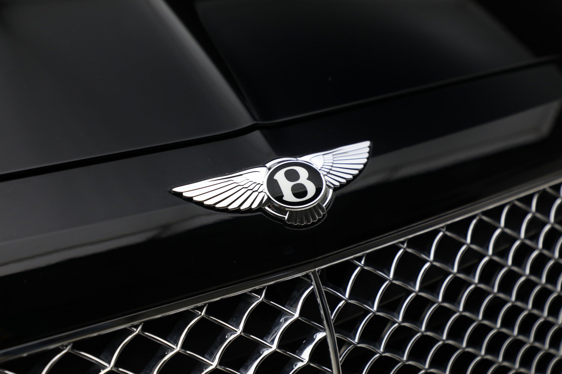 Certified 2018 Bentley Bentayga Onyx Edition image 11