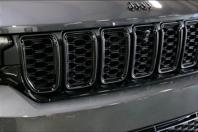 New 2025 Jeep Grand Cherokee Limited w/ Luxury Tech Group II AWD/4WD image 52