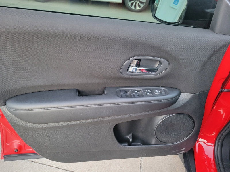 Used 2017 Honda HR-V LX image 10