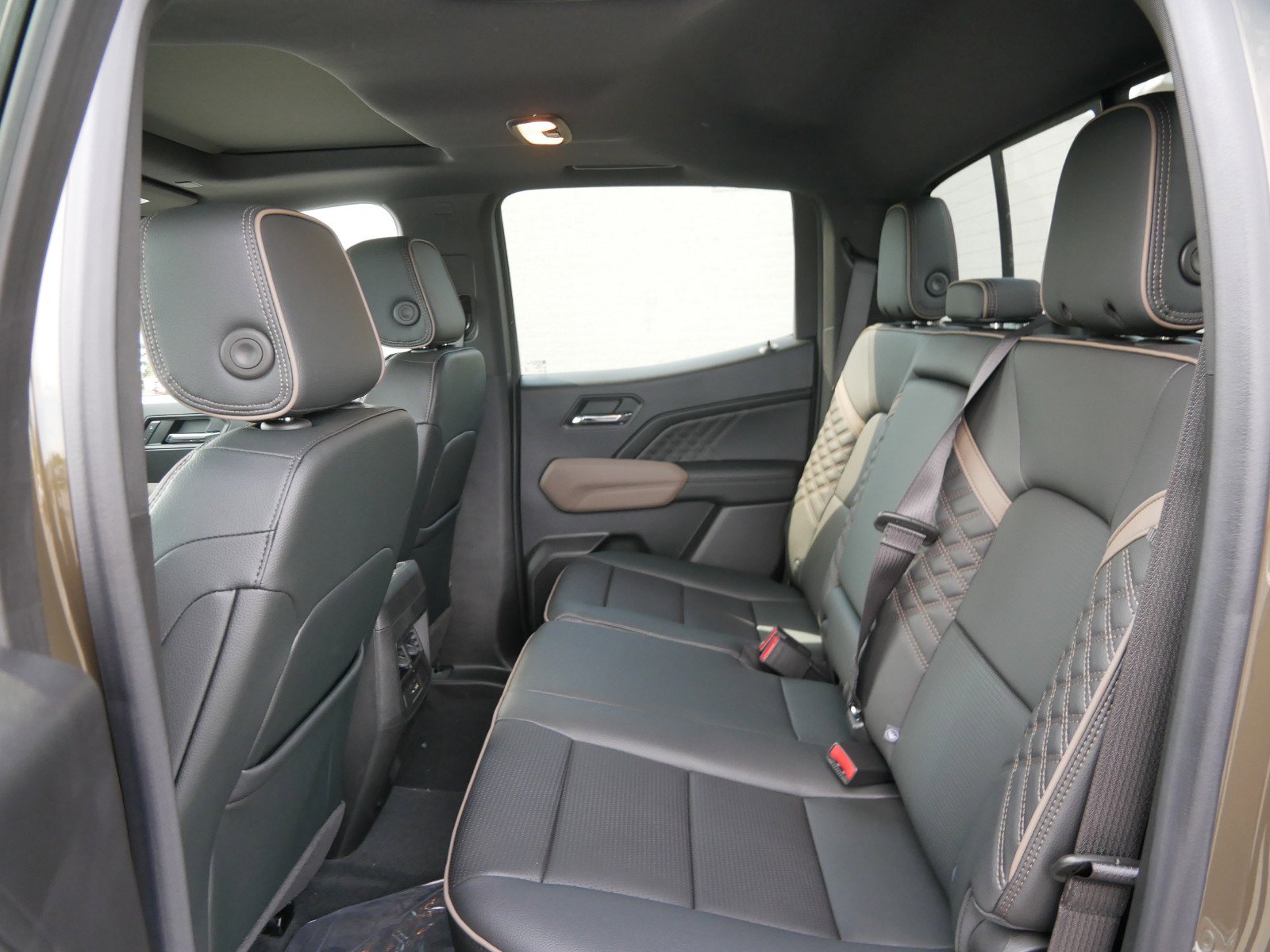 New 2023 GMC Canyon Denali image 4