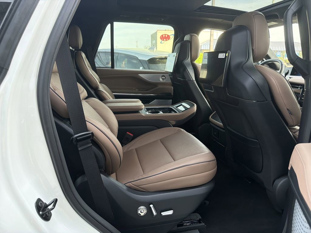 New 2025 Lincoln Navigator Black Label AWD/4WD image 8