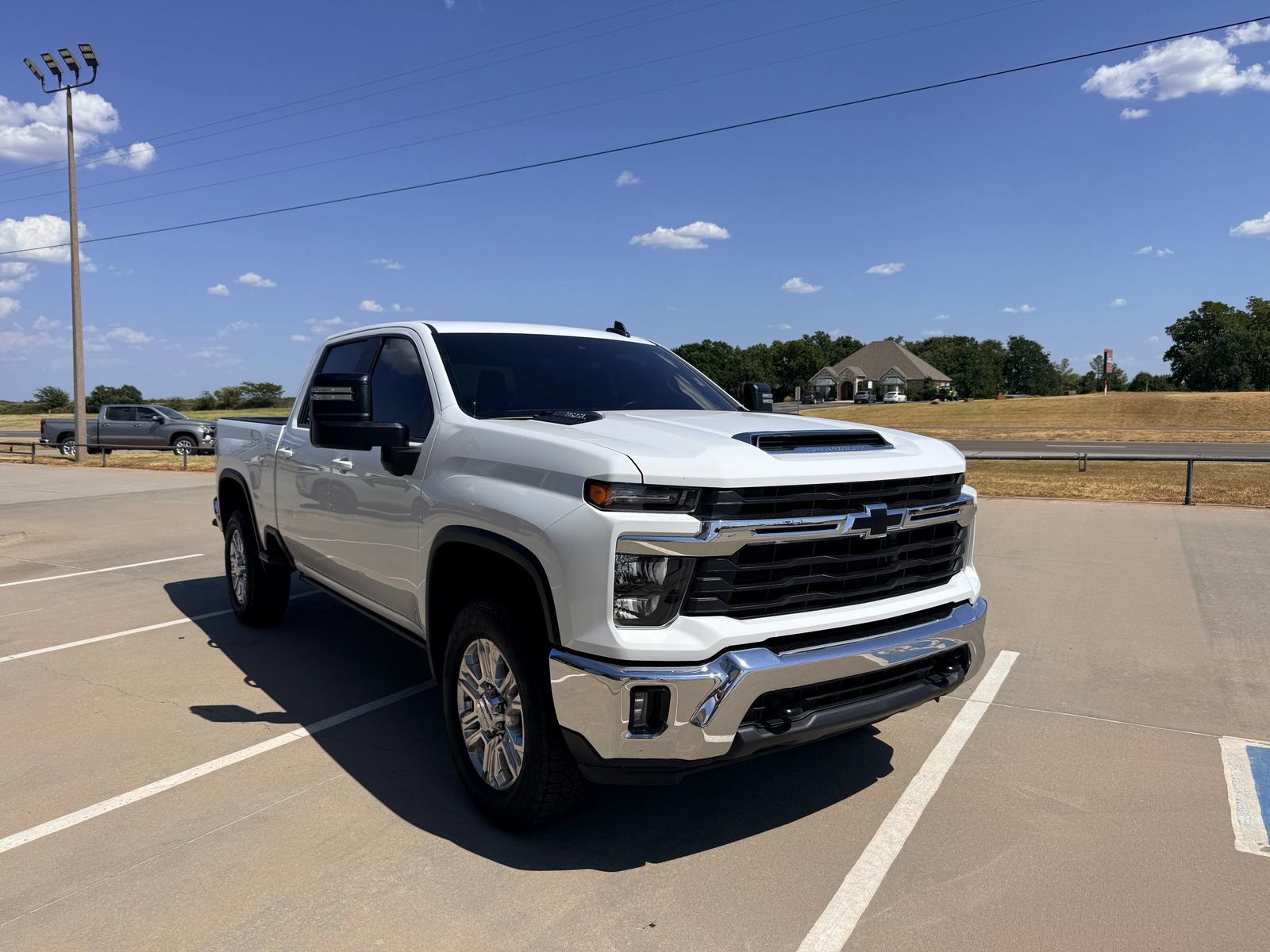 Used 2024 Chevrolet Silverado 2500 LT AWD/4WD image 4