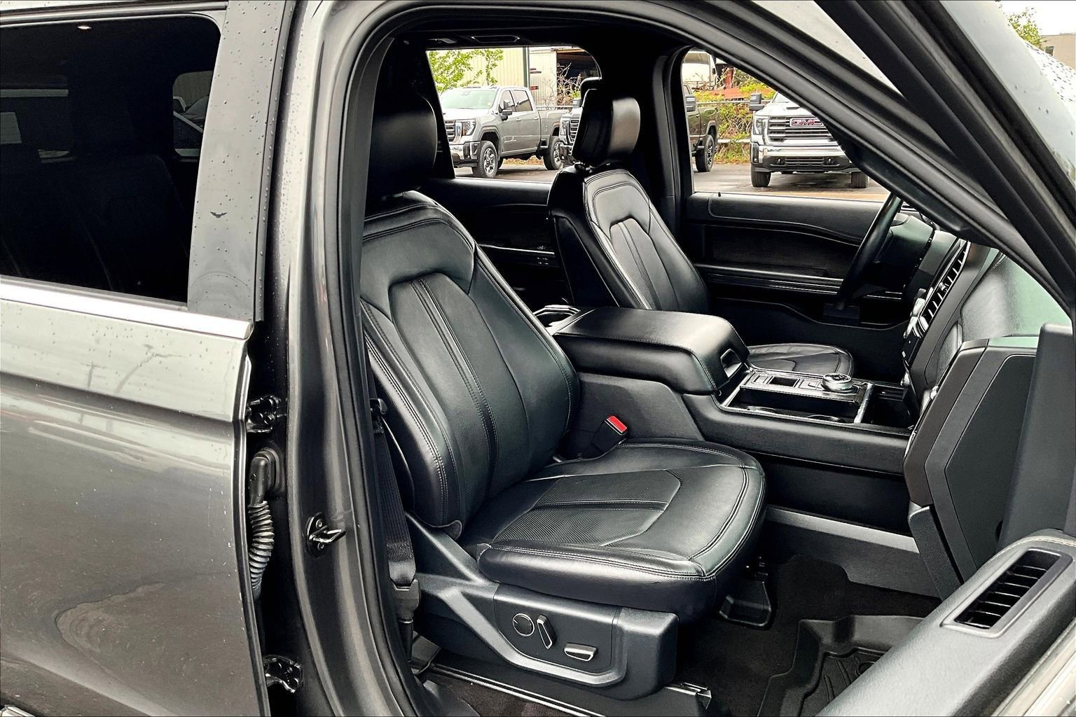 Used 2020 Ford Expedition Limited w/ Special Edition Package image 7