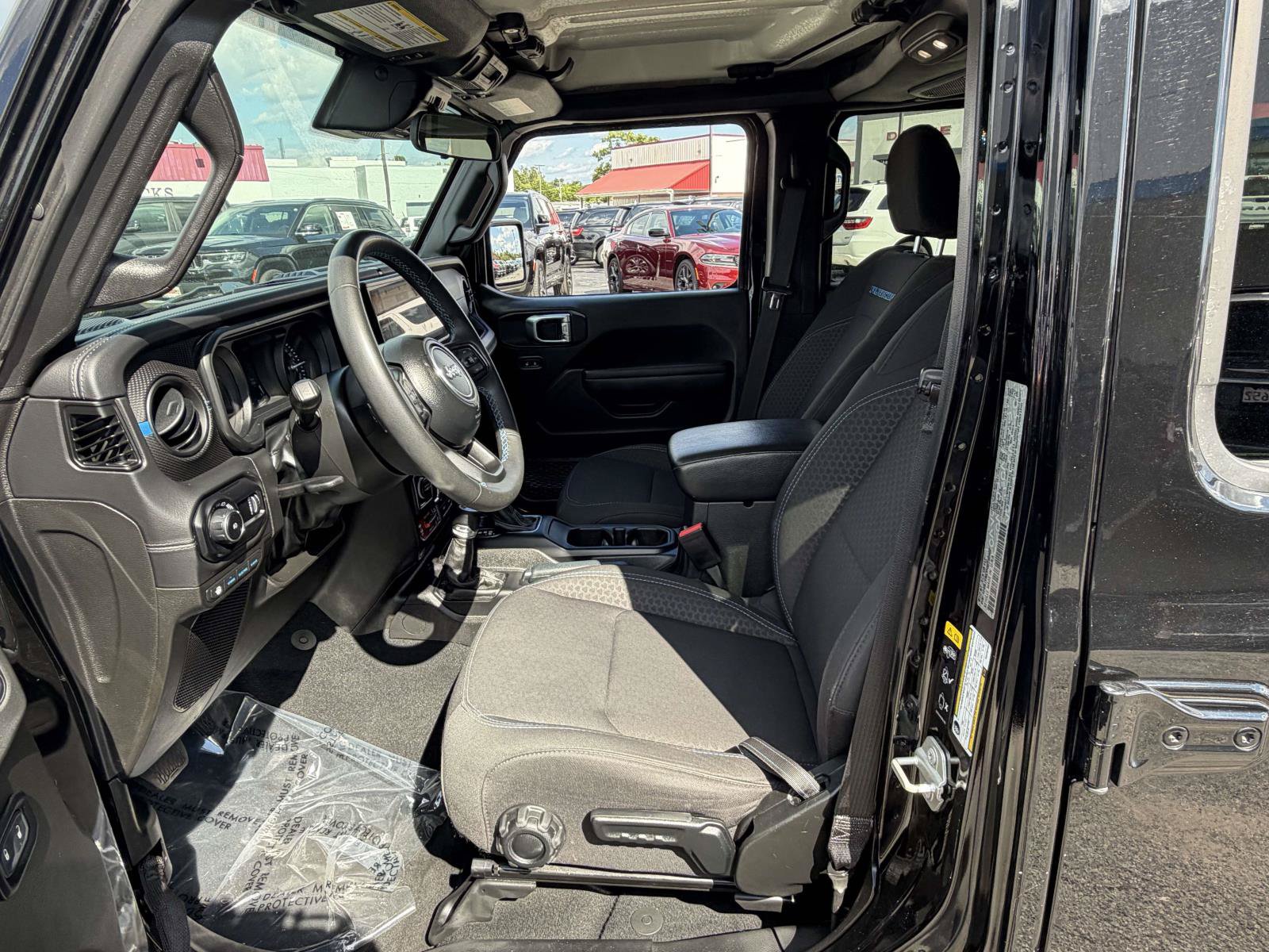Used 2024 Jeep Wrangler Unlimited Rubicon 4xe AWD/4WD image 25