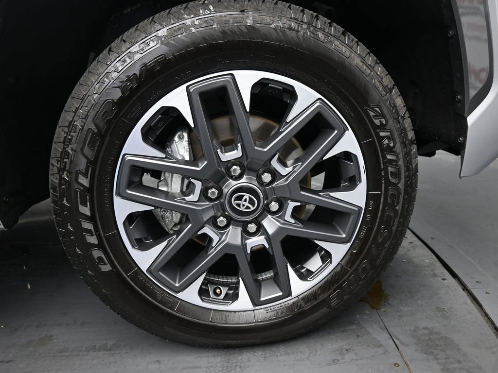 Used 2026 Toyota Tundra Limited AWD/4WD image 11