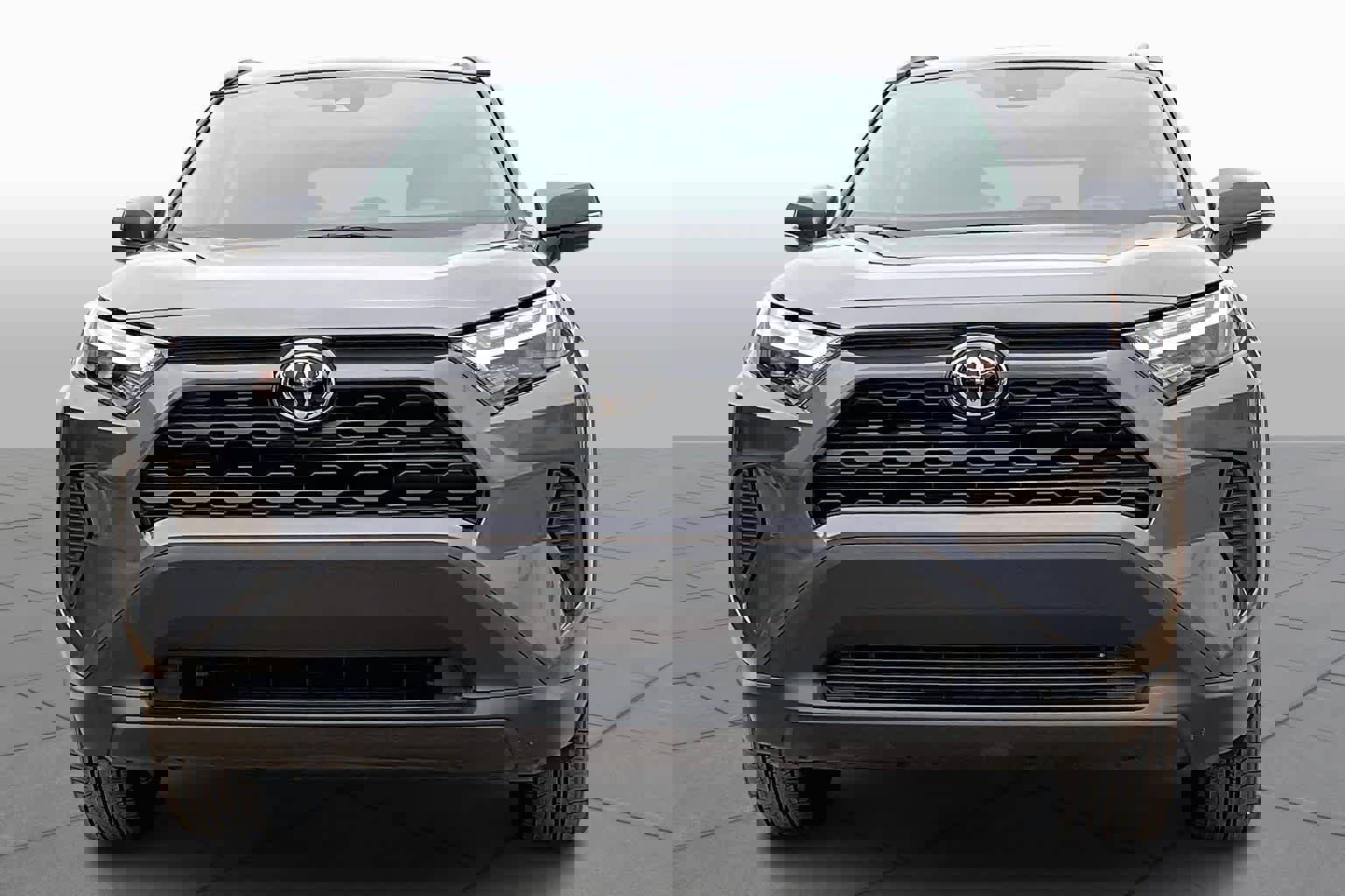 Used 2025 Toyota RAV4 XLE w/ Convenience Package image 4