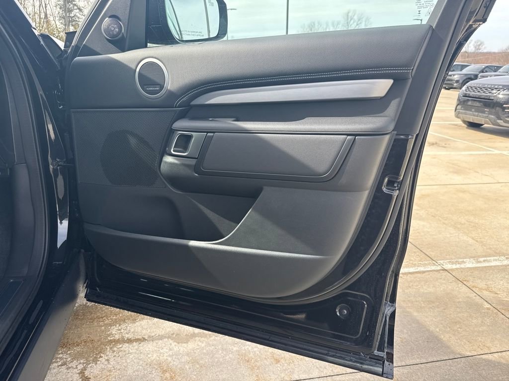 New 2026 Land Rover Discovery Limited Edition AWD/4WD image 12