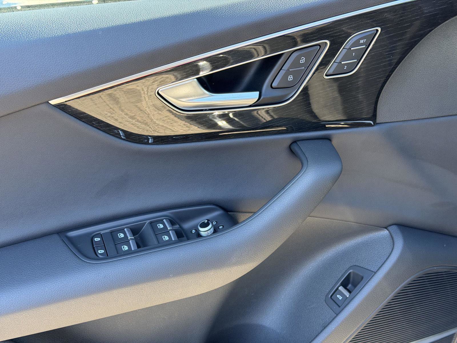 Used 2025 Audi Q7 2.0T Premium w/ Convenience Plus Package image 9