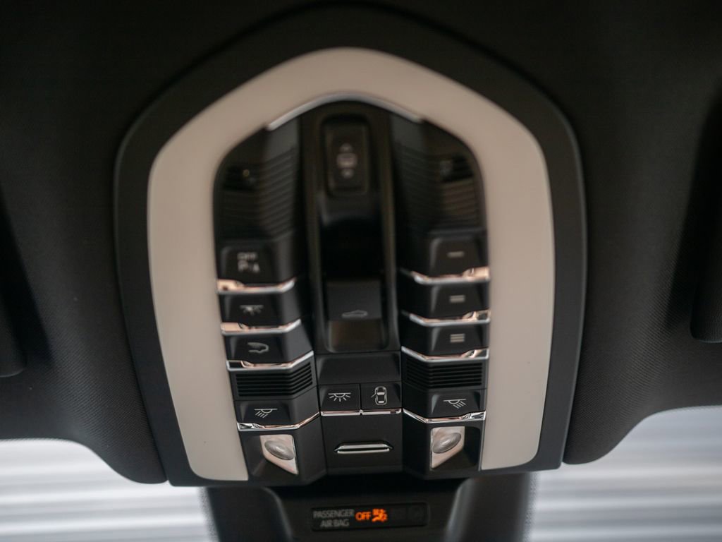 Certified 2025 Porsche Macan image 35