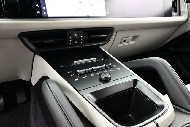 Certified 2024 Porsche Cayenne Coupe AWD/4WD image 11