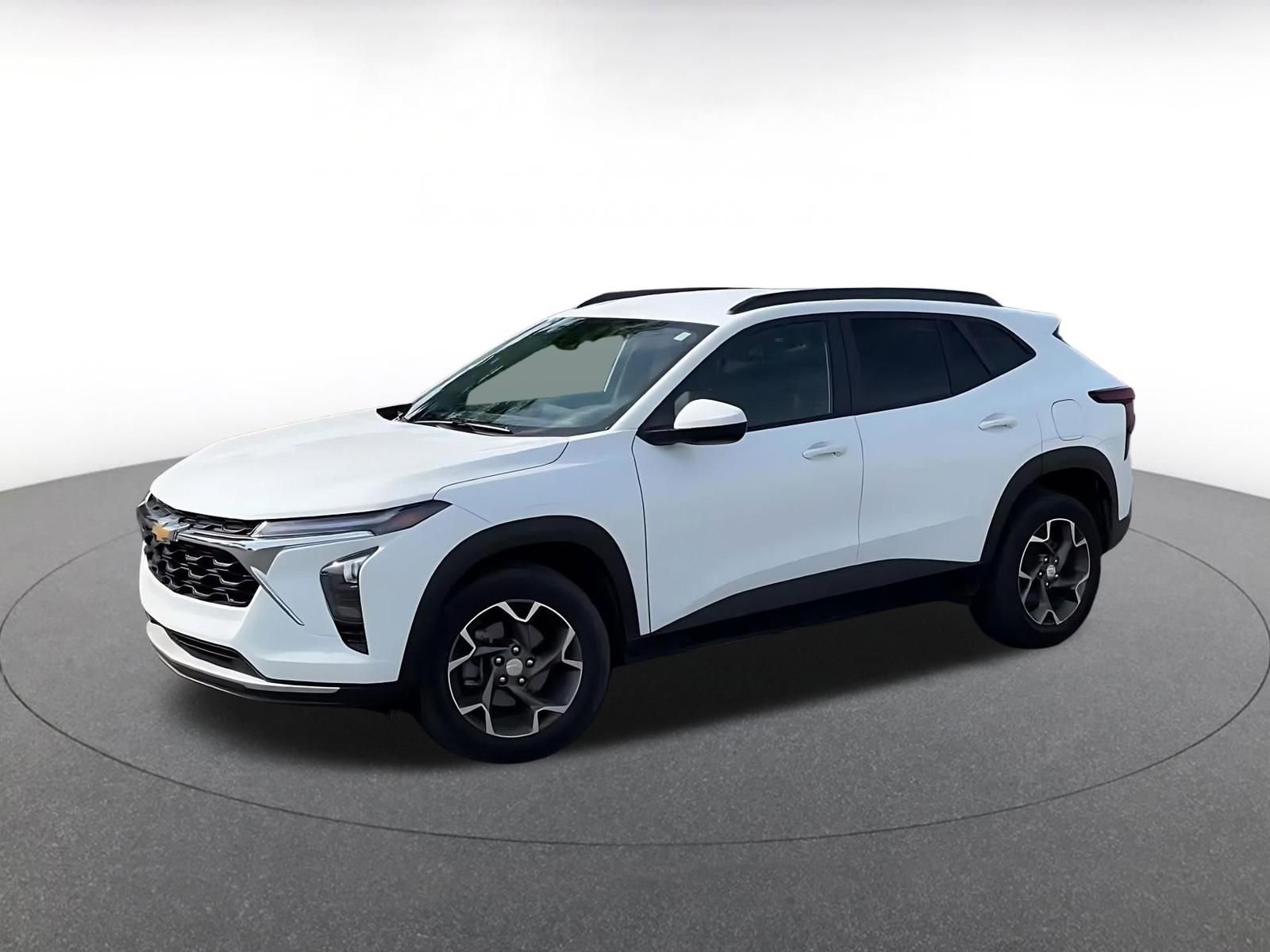 Used 2025 Chevrolet Trax LT w/ LT Convenience Package image 8