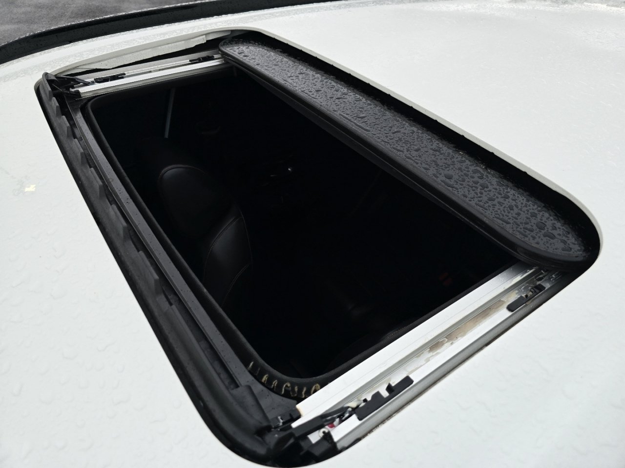 Used 2023 Honda CR-V Sport Touring image 3