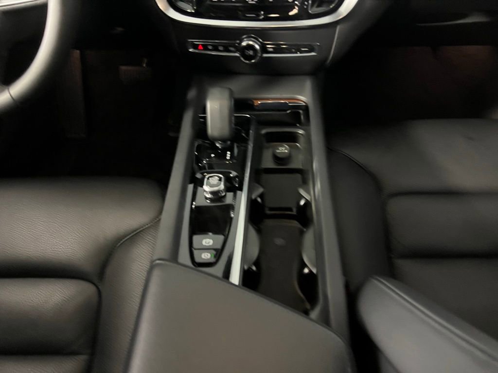 Used 2025 Volvo S60 B5 Plus image 17