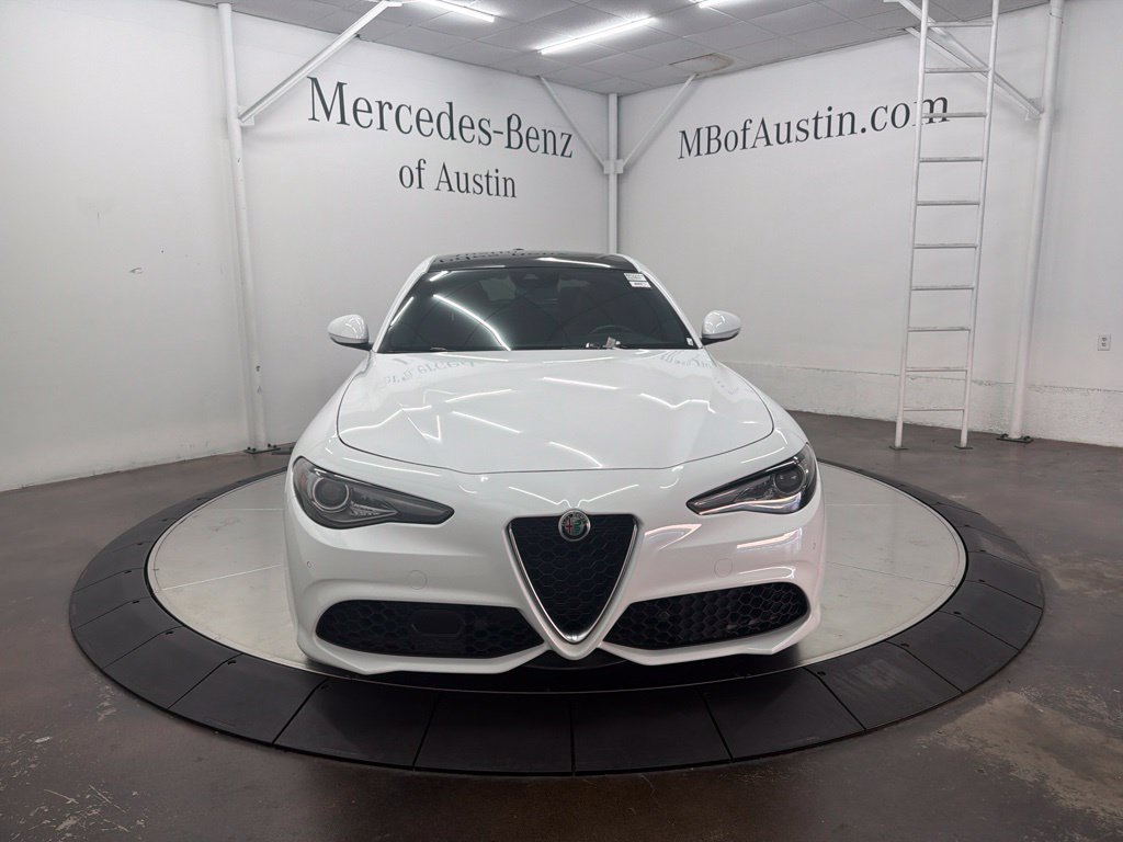 Used 2023 Alfa Romeo Giulia Ti RWD image 2