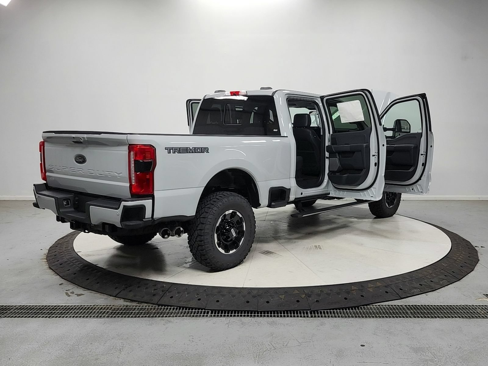 New 2026 Ford F250 Lariat w/ Tremor Off-Road Package AWD/4WD image 28