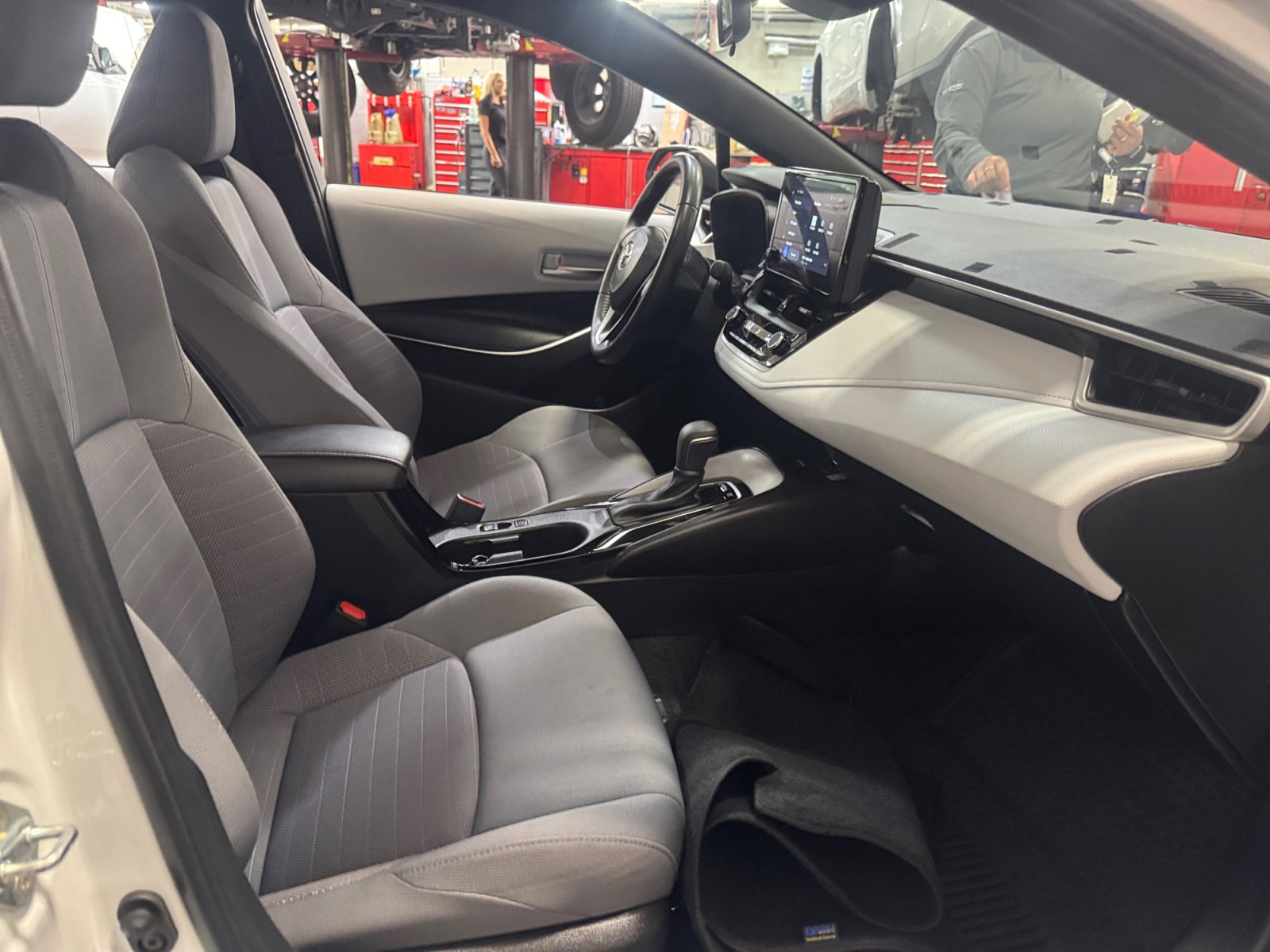 Certified 2024 Toyota Corolla SE w/ SE Package image 19