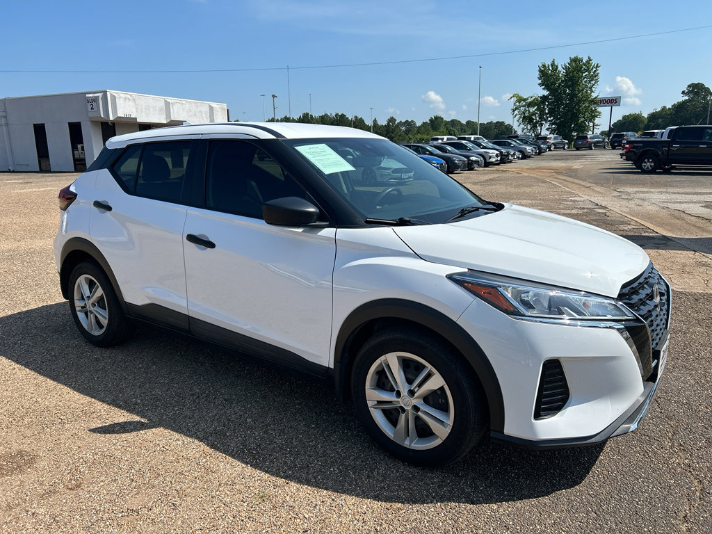 Used 2023 Nissan Kicks S w/ Interior Electronics Package FWD image 5