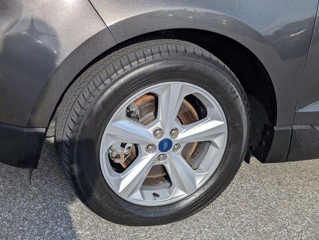 Certified 2019 Ford Edge SE image 4