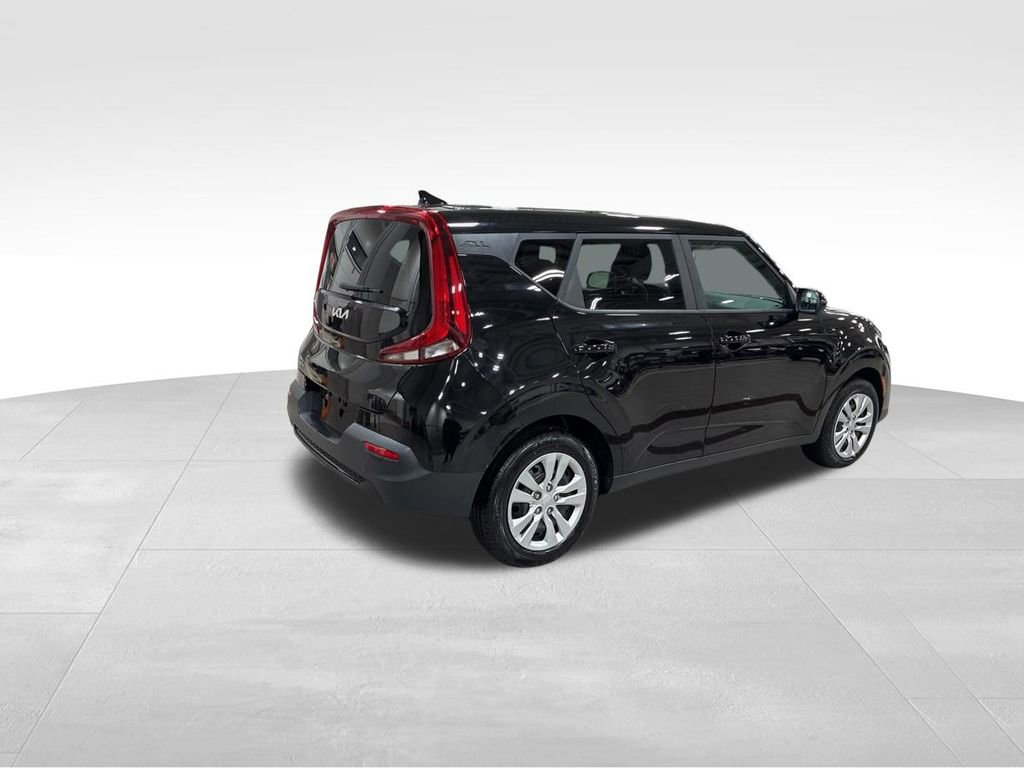 Used 2022 Kia Soul LX image 8