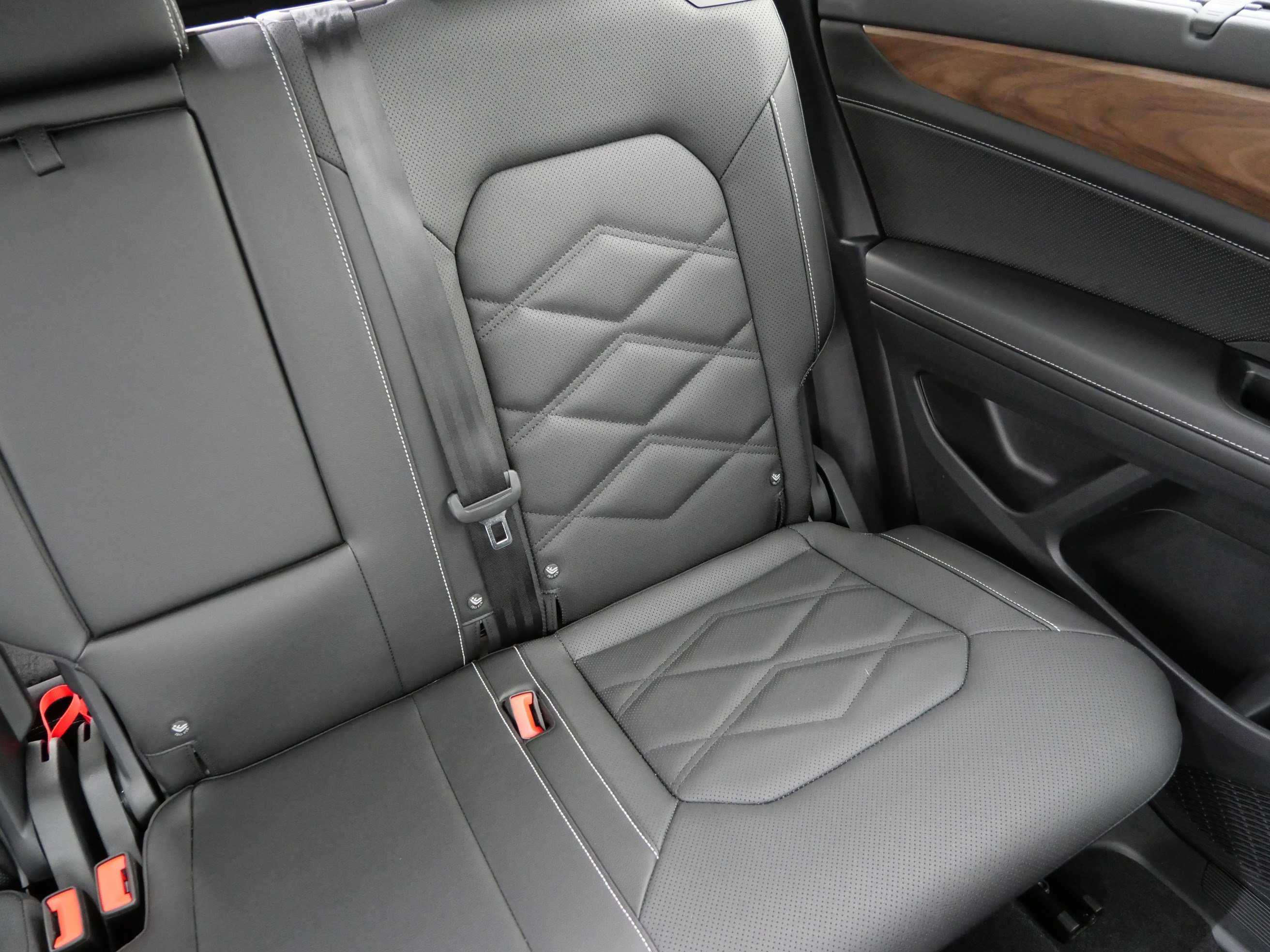 Certified 2026 Volkswagen Atlas SE AWD/4WD image 14