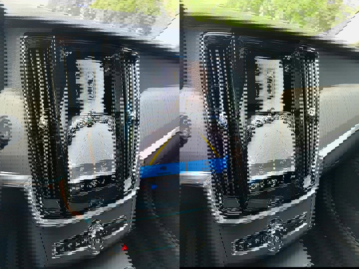 New 2025 Volvo V90 B6 Cross Country Plus w/ Protection Package Premier image 22